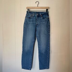Levi’s 501 Original Straight Leg Jeans Medium Wash High Rise (25w x 30l)